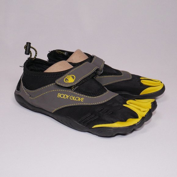 boys water shoes size 3
